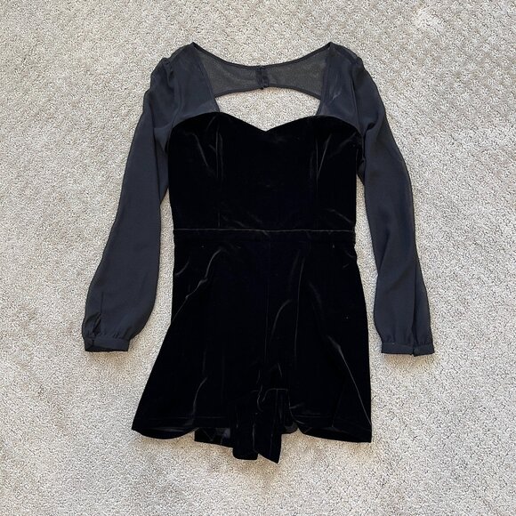 Topshop Romper Black Velvet Sheer Long Sleeves Sweetheart Neckline Size 6 - Picture 1 of 6